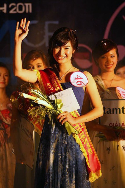 Tân hoa khôi Nguyễn Thanh Ly còn được nhận danh hiệu "Nữ sinh thân thiện nhất" (Ảnh Xuân Trung)
